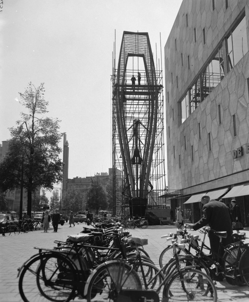 Bijenkorfmonument te Rotterdam in de steigers, Bestanddeelnr 909-6257