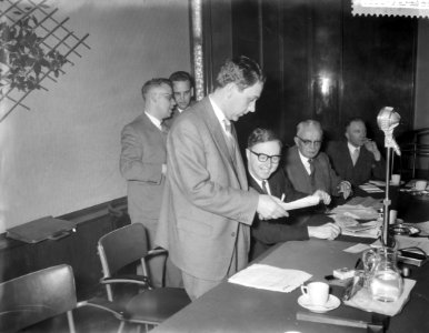 Bijeenkomst van de A.R., v.l.n.r. Professor mr. L. A. Diepenhorst , S. Jonker , , Bestanddeelnr 910-2091