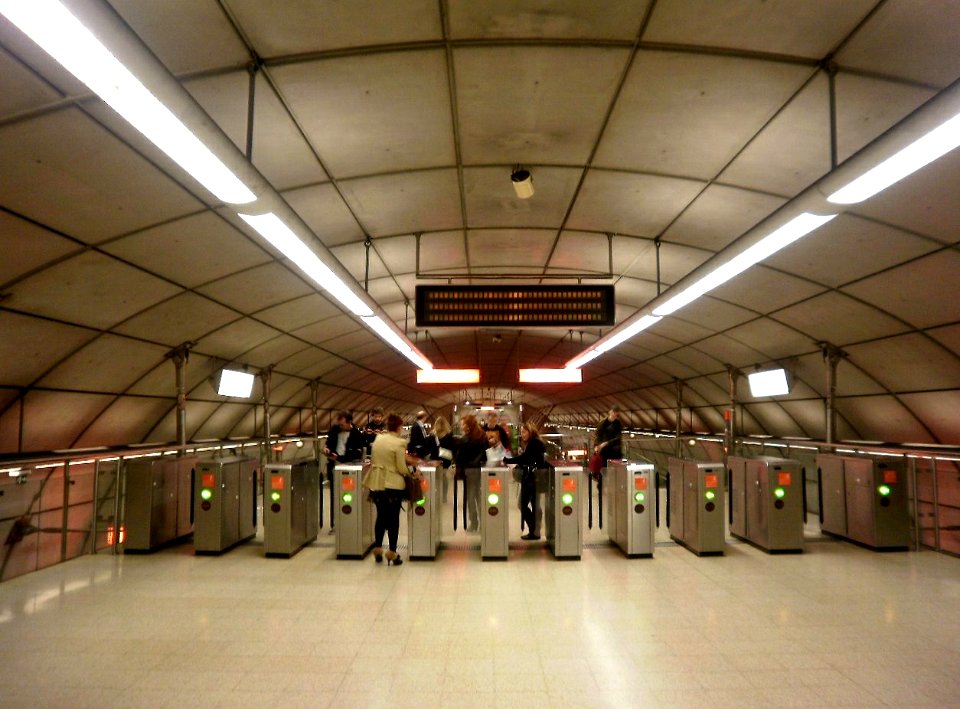 Bilbao - Metro, estacion de Moyua 3
