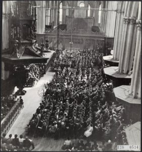 Bijeenkomst van illegale werkers in de Nieuwe Kerk in Amsterdam, Bestanddeelnr 120-0534