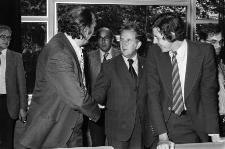 Bijeenkomst Stichting van de Arbeid , vlnr Bode (FNV Van Veen (VNO) en Wim K, Bestanddeelnr 929-3506
