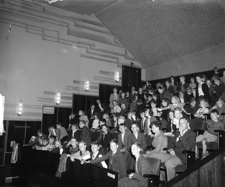 Bijeenkomst van kinderen BLO in City Theater, Bestanddeelnr 903-4089