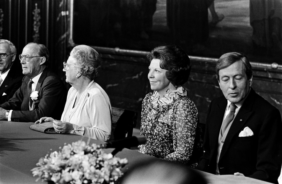 Bijeenkomst voor de abdicatie in Paleis Op de Dam, Bestanddeelnr 930-9421