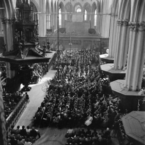 Bijeenkomst van illegale werkers in de Nieuwe Kerk te Amsterdam, Bestanddeelnr 900-2963