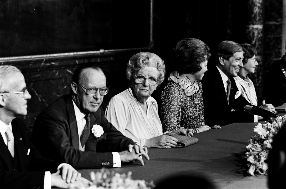 Bijeenkomst voor de abdicatie in Paleis Op de Dam, Bestanddeelnr 930-9420