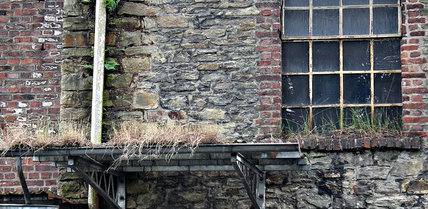 Decay hall industry