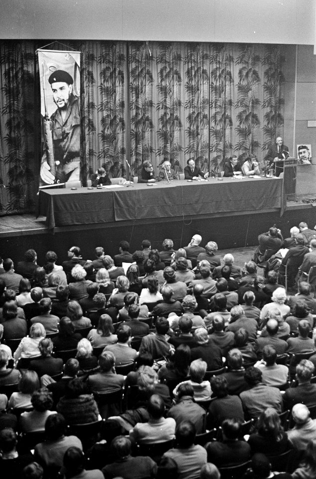 Bijeenkomst Werkgroep Informatie Cuba naar aanleiding van dood Che Guevara in Kr, Bestanddeelnr 920-8426