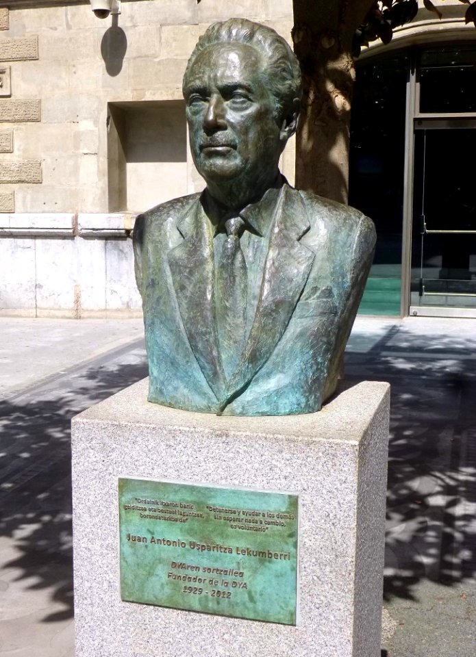 Bilbao - Monumento a Juan Antonio Usparritza
