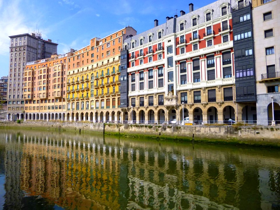 Bilbao - La Ría a su paso por Ibaiondo 01