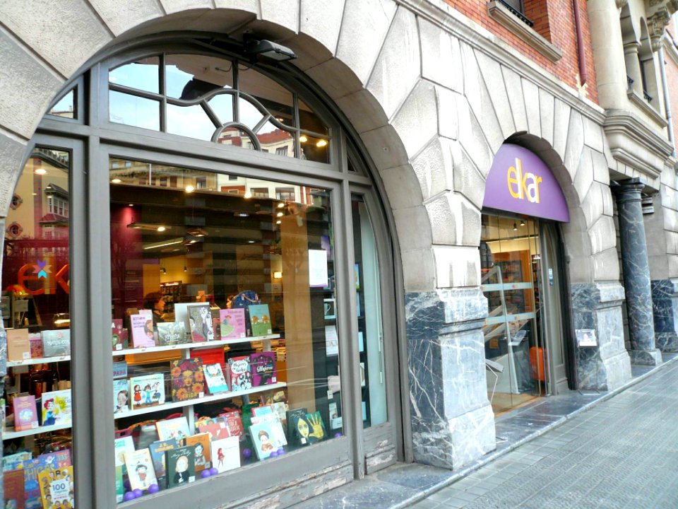 Bilbao - Librería Elkar en la Calle Iparraguirre