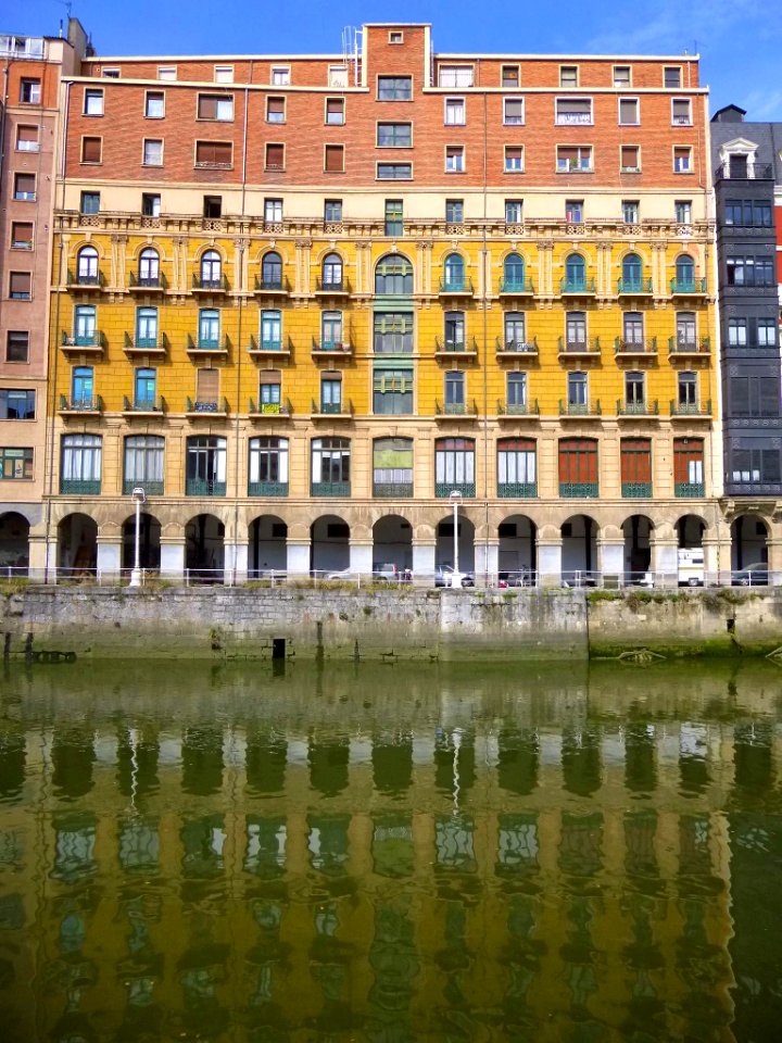 Bilbao - La Ría a su paso por Ibaiondo 02