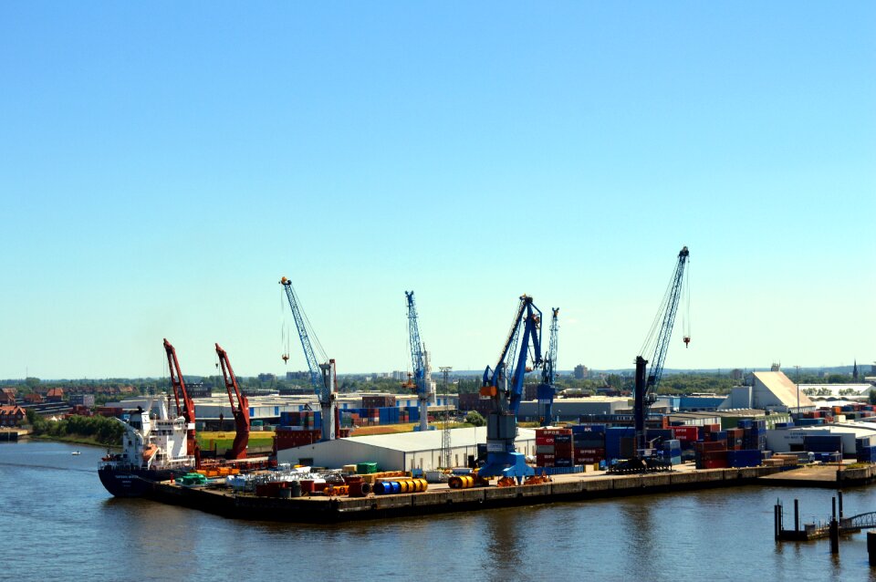 Elbe gantry cranes port of hamburg