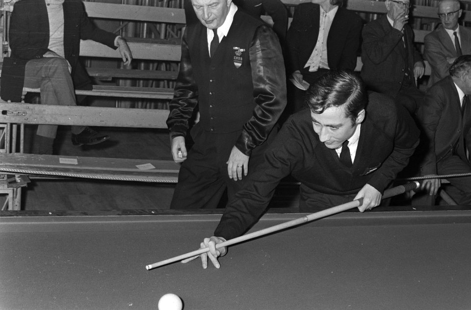 Biljarten Nationale finale Ereklasse Driebanden, Arnhem Van Aart in aktie, Bestanddeelnr 924-1091