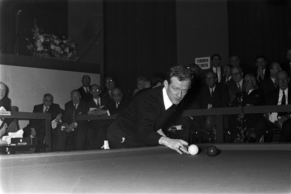 Biljarter Henny de Ruyter in actie, Bestanddeelnr 924-3633