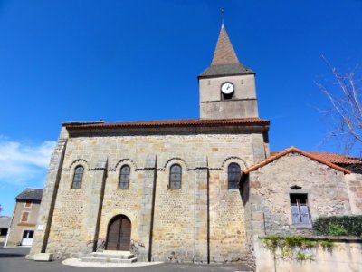 Biollet (Puy-de-Dôme) église vue latérale