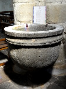 Biollet (Puy-de-Dôme) église fonts baptismaux
