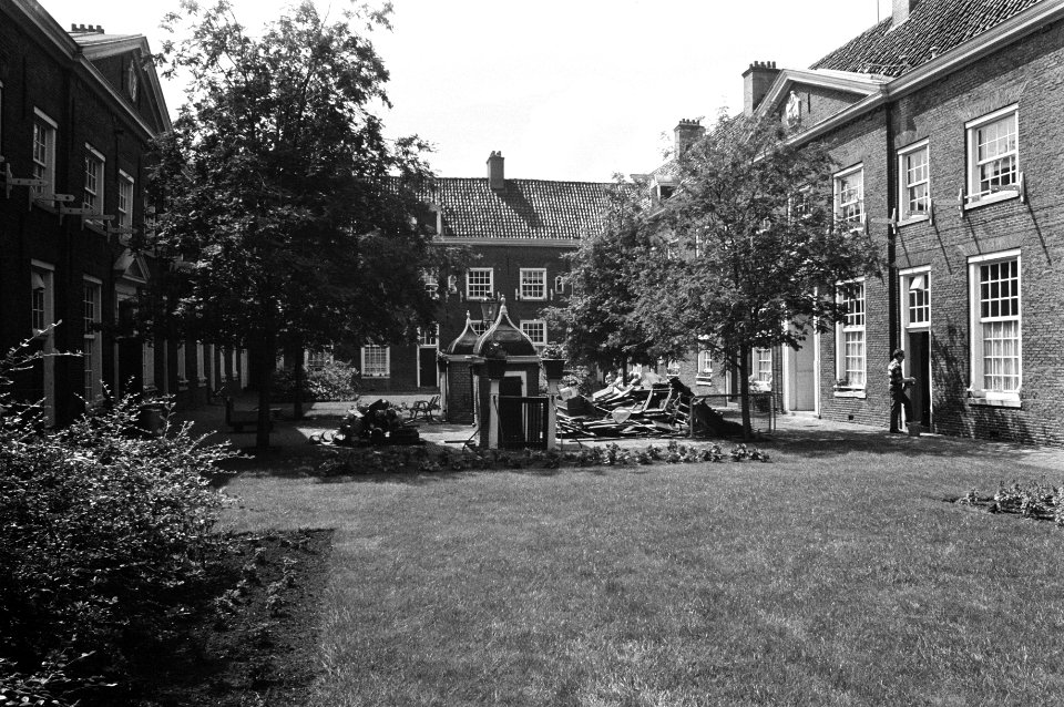 Binnentuin van het Karthuizerhofje in Amsterdam, Bestanddeelnr 925-7039