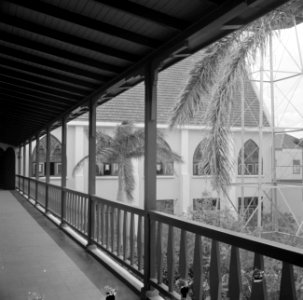 Binnenplaats van het klooster Scherpenheuvel op Curaçao, Bestanddeelnr 252-8555