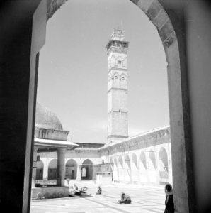 Binnenplaats van de Grote Moskee, Al Djami al Kabir te Aleppo, Bestanddeelnr 255-5957
