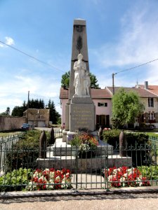 Billy-sous-Mangiennes (Meuse) monument aux morts