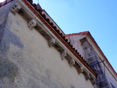 Biollet (Puy-de-Dôme) église modillons