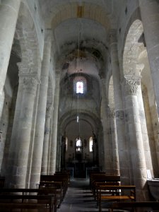 Biollet (Puy-de-Dôme) église, intérieur vers l'autel