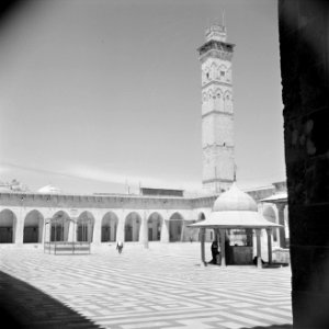 Binnenplaats van de Grote Moskee, Al Djami al Kabir te Aleppo, Bestanddeelnr 255-5956