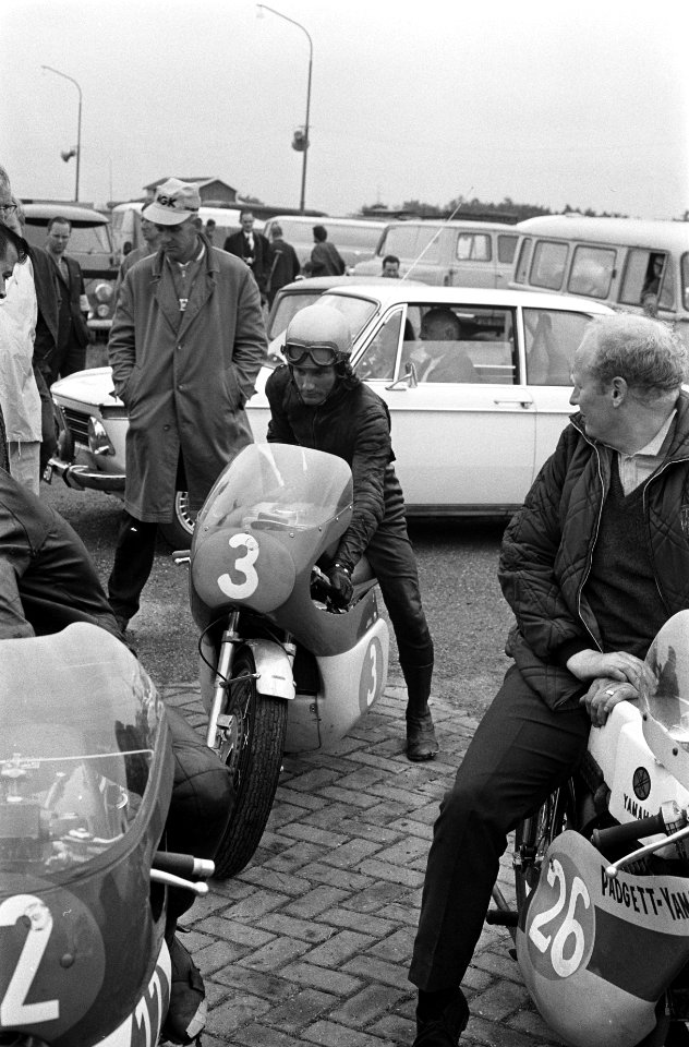 Bill Ivy op een 350cc Jawa voor de race, Bestanddeelnr 922-5689
