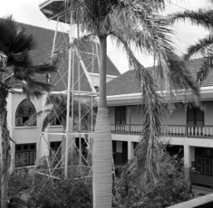 Binnenplaats van het klooster Scherpenheuvel op Curaçao, Bestanddeelnr 252-8552
