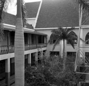 Binnenplaats van het klooster Scherpenheuvel op Curaçao, Bestanddeelnr 252-8558