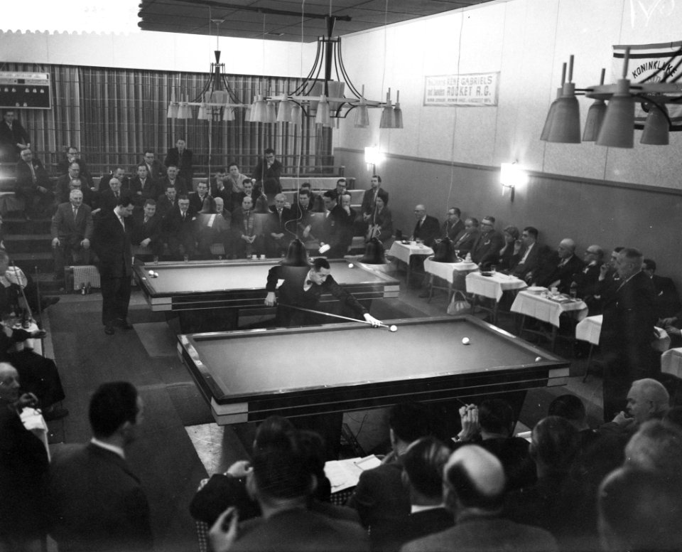 Biljarten, kampioenschap ereklasse driebanden, op voorgro L G J Teegelaar, Bestanddeelnr 910-1564
