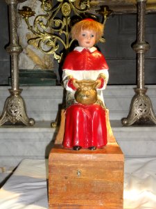 Biollet (Puy-de-Dôme) église statue Merci, enfant de choeur