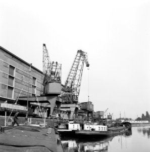 Binnenvaartschepen aan de kade inde haven van Karlsruhe, Bestanddeelnr 254-1194