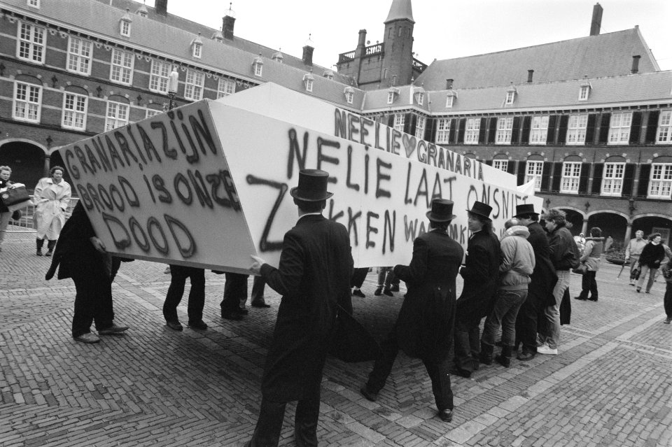Binnenschippers demonstreren in Den Haag tegen graanverlader Grancia schippers , Bestanddeelnr 934-1788