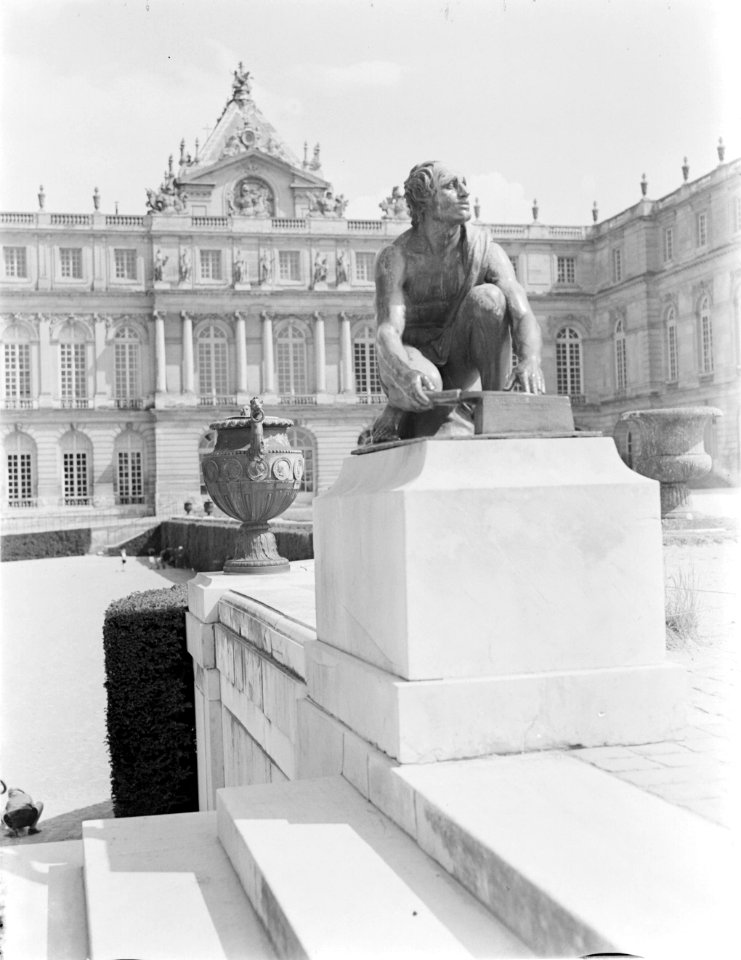 Binnenplaats van het Paleis van Versailles, Bestanddeelnr 190-0738