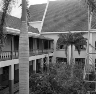 Binnenplaats van het klooster Scherpenheuvel op Curaçao, Bestanddeelnr 252-8559