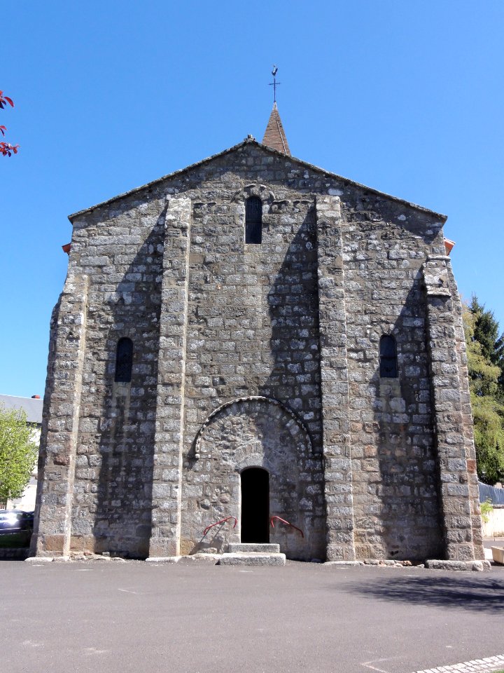 Biollet (Puy-de-Dôme) église façade