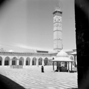 Binnenplaats van de Grote Moskee, Al Djami al Kabir te Aleppo, Bestanddeelnr 255-5955
