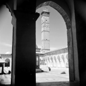 Binnenplaats van de Grote Moskee, Al Djami al Kabir te Aleppo, Bestanddeelnr 255-5960