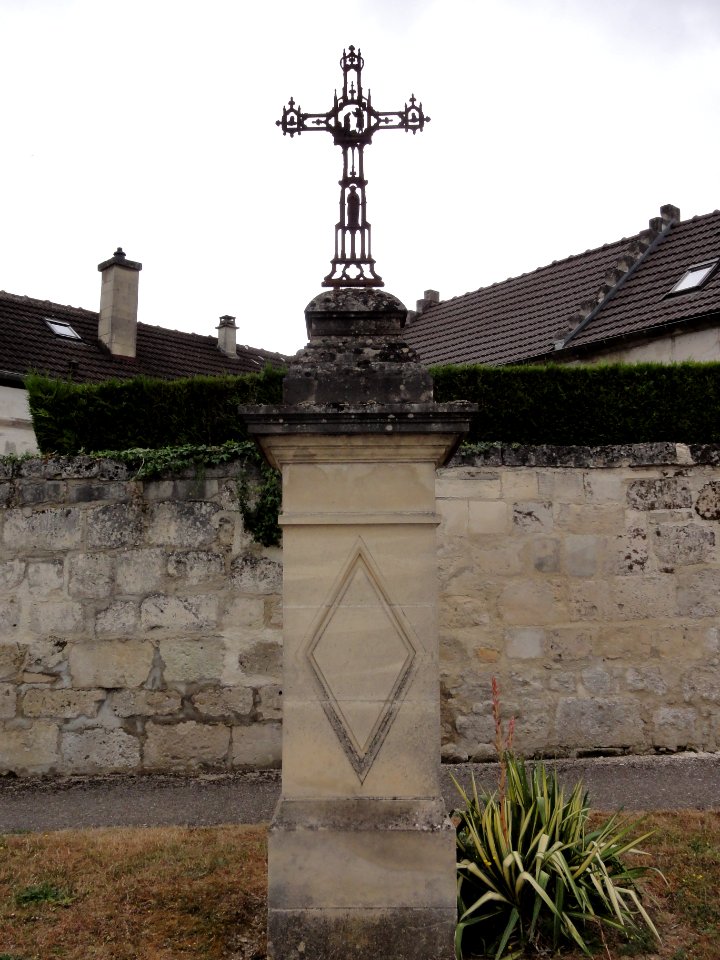 Billy-sur-Aisne (Aisne) calvaire du château
