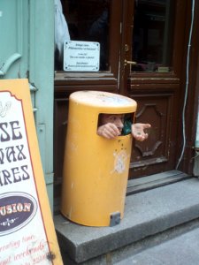 Bin beggar statue in Tallinn