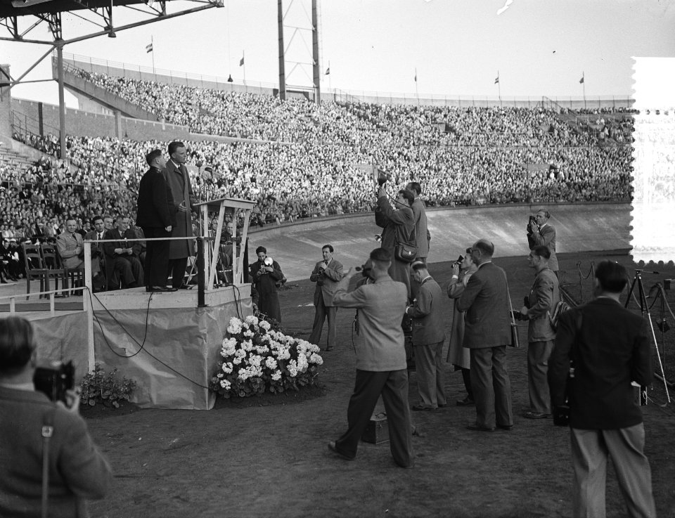 Billy Graham (Amerikaanse evangelist) in Nederland, bijeenkomst Olympisch Stadio, Bestanddeelnr 906-5383