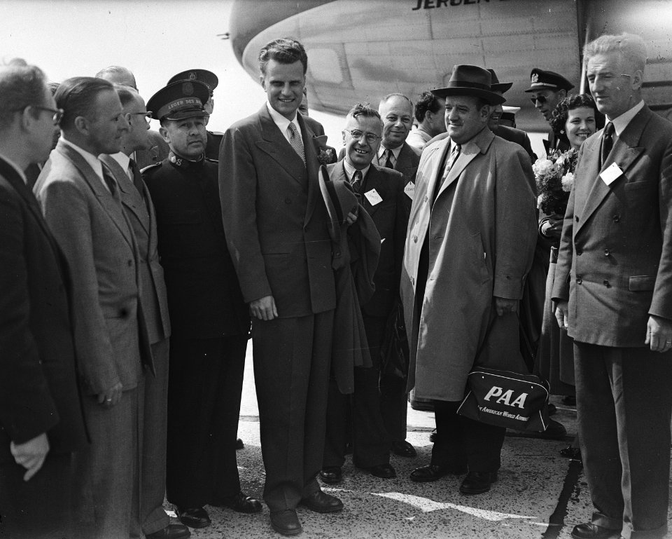 Billy Graham (Amerikaanse evangelist) in Nederland, aankomst Schiphol, Bestanddeelnr 906-5378