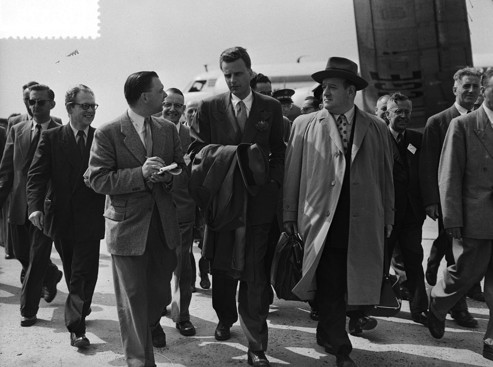 Billy Graham (Amerikaanse evangelist) in Nederland, aankomst Schiphol, Bestanddeelnr 906-5375