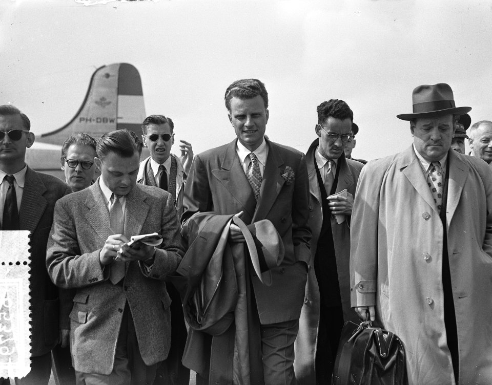 Billy Graham (Amerikaanse evangelist) in Nederland, aankomst Schiphol, Bestanddeelnr 906-5379