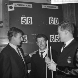 Biljarters De Ruyter (midden), Co Prins en Brosens tijdens de wedstrijd, Bestanddeelnr 918-4024