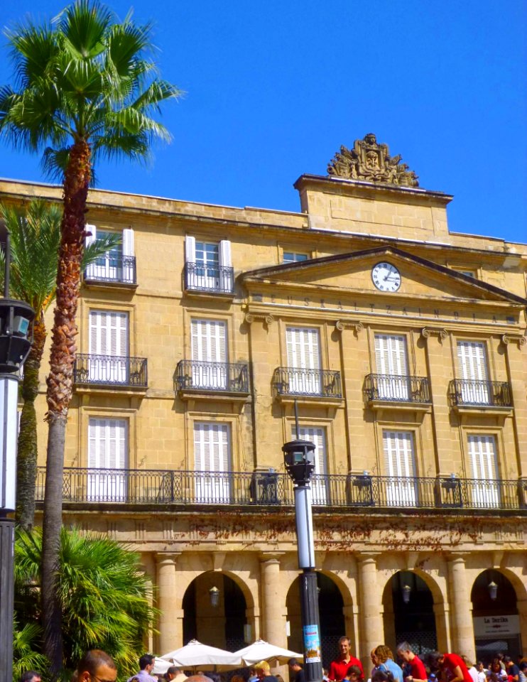 Bilbao - Plaza Barria, Edificio de Euskaltzaindia 1