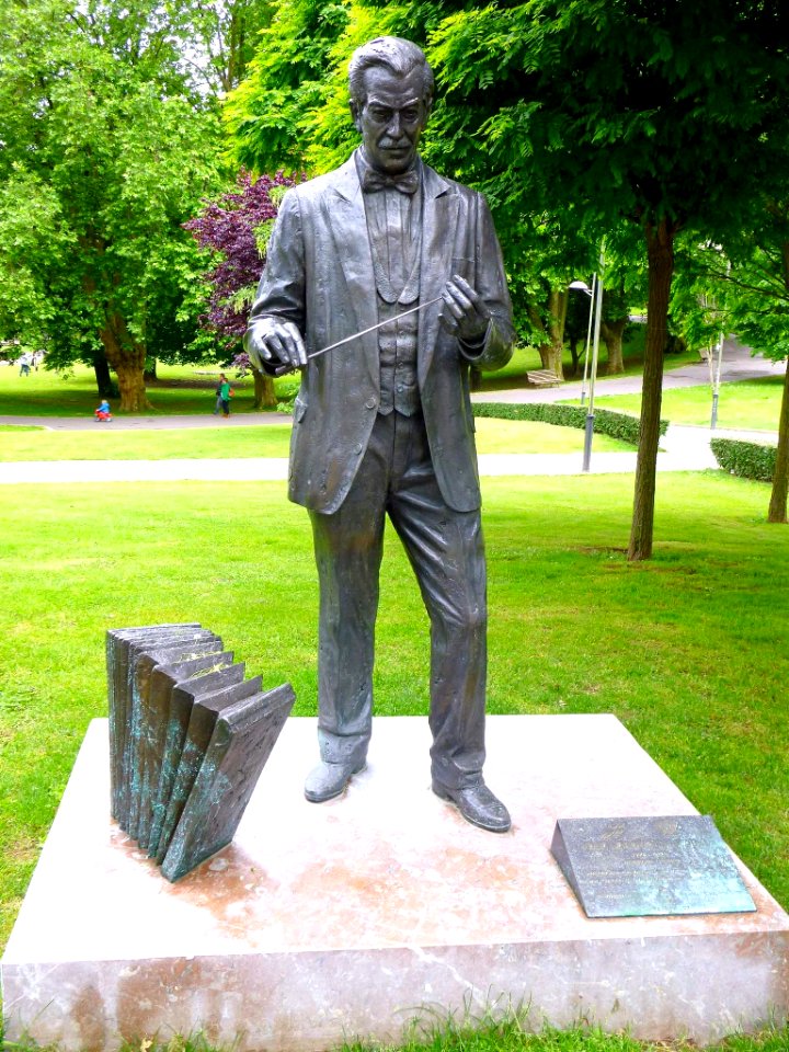 Bilbao - Paseo de Rafael Sánchez Mazas, Monumento Josu Loroño Elgezabal