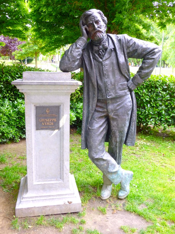 Bilbao - Paseo de Rafael Sánchez Mazas, Monumento a Verdi