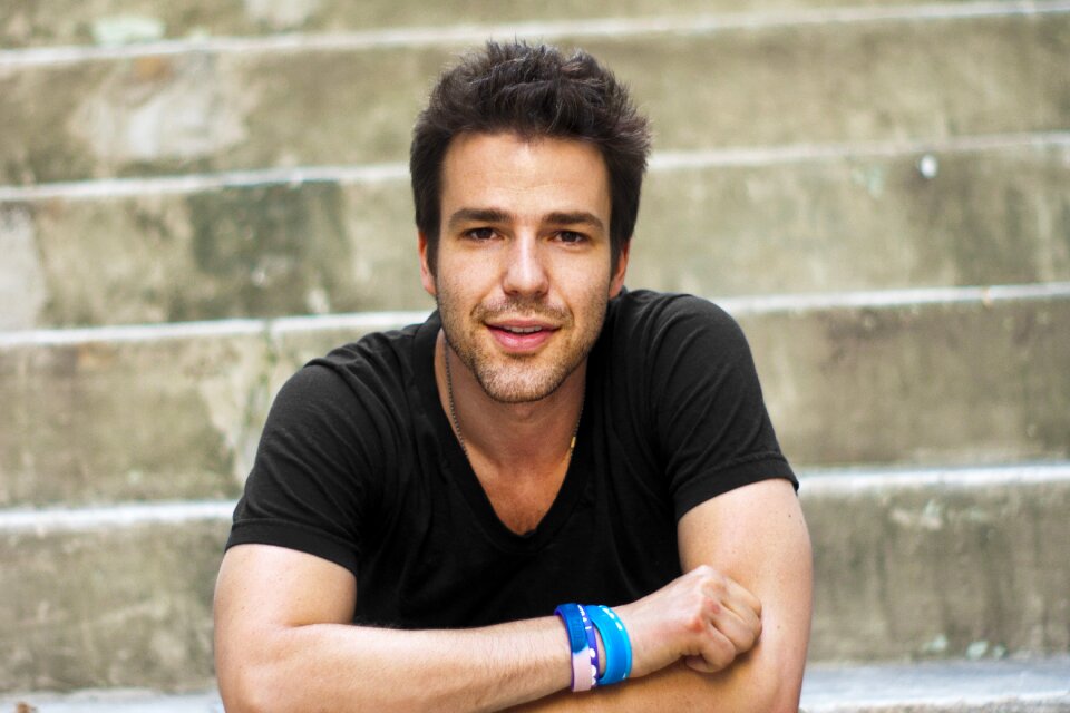 Portrait todd carey